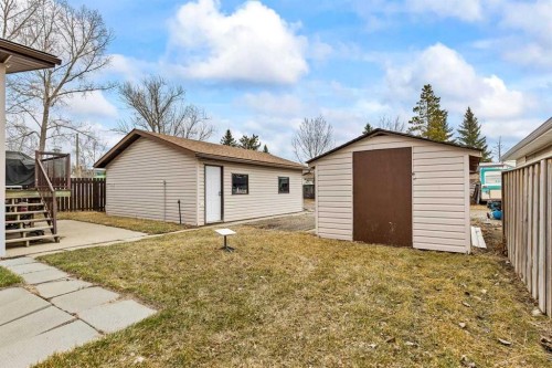 302 Stuart Street, Blackie, AB - Outdoor
