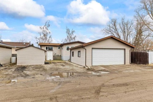302 Stuart Street, Blackie, AB - Outdoor