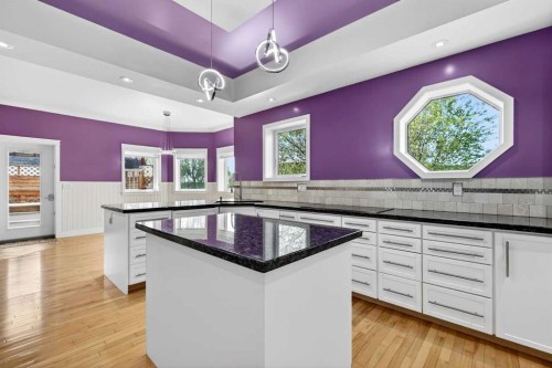 1212 15 Avenue, Didsbury, AB - Indoor Photo Showing Kitchen