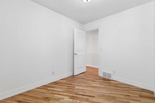 1212 15 Avenue, Didsbury, AB - Indoor Photo Showing Other Room