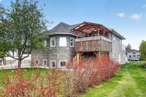 1212 15 Avenue, Didsbury, AB - Outdoor