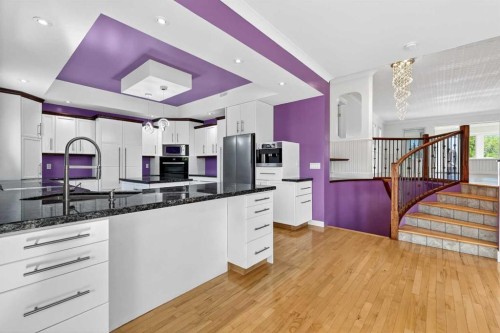1212 15 Avenue, Didsbury, AB - Indoor Photo Showing Kitchen With Upgraded Kitchen