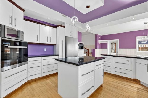 1212 15 Avenue, Didsbury, AB - Indoor Photo Showing Kitchen With Upgraded Kitchen