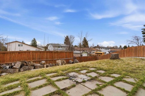 128 Pineson Place Ne, Calgary, AB - Outdoor