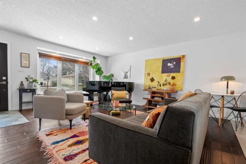 25 Foxwell Road Se, Calgary, AB - Indoor Photo Showing Living Room