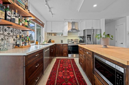 25 Foxwell Road Se, Calgary, AB - Indoor Photo Showing Kitchen