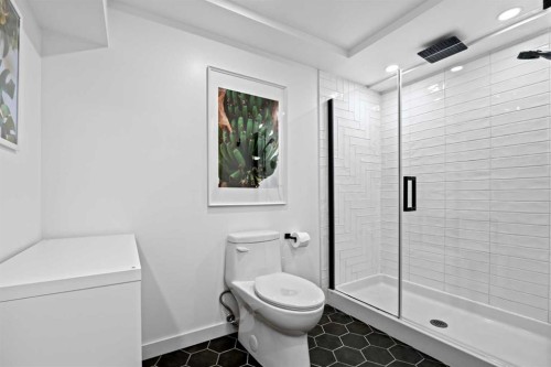 25 Foxwell Road Se, Calgary, AB - Indoor Photo Showing Bathroom