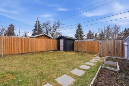 25 Foxwell Road Se, Calgary, AB - Outdoor