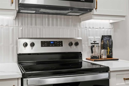 135 Huxland Road Ne, Calgary, AB - Indoor Photo Showing Kitchen
