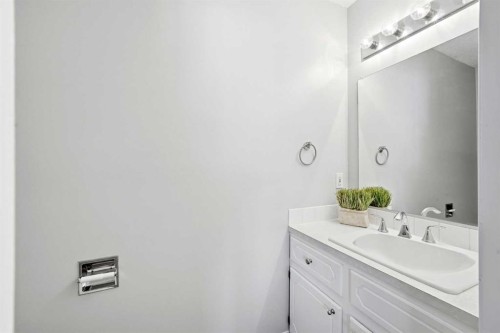 14775 Deer Ridge Drive Se, Calgary, AB - Indoor Photo Showing Bathroom