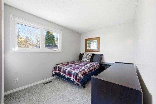 14775 Deer Ridge Drive Se, Calgary, AB - Indoor Photo Showing Bedroom