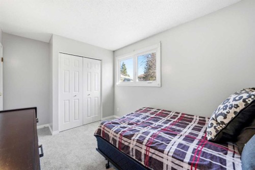 14775 Deer Ridge Drive Se, Calgary, AB - Indoor Photo Showing Bedroom