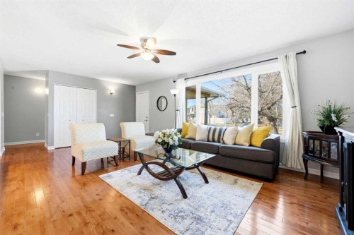 14775 Deer Ridge Drive Se, Calgary, AB - Indoor Photo Showing Living Room
