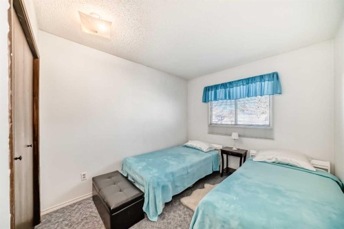 3772 Dover Ridge Drive Se, Calgary, AB - Indoor Photo Showing Bedroom