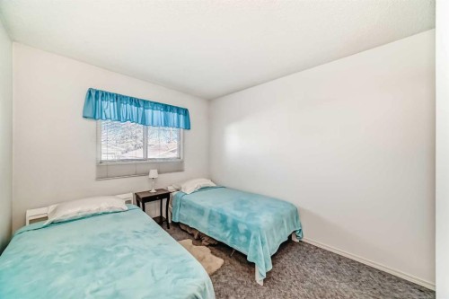 3772 Dover Ridge Drive Se, Calgary, AB - Indoor Photo Showing Bedroom