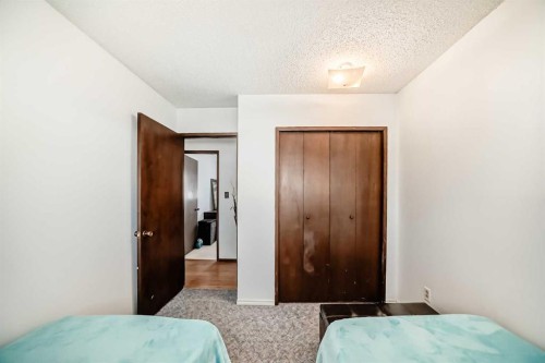 3772 Dover Ridge Drive Se, Calgary, AB - Indoor Photo Showing Bedroom