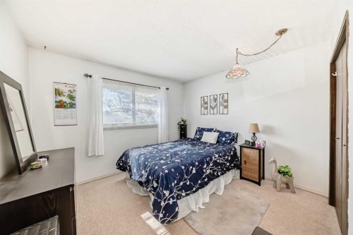 3772 Dover Ridge Drive Se, Calgary, AB - Indoor Photo Showing Bedroom