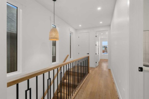 5104 21 Avenue Nw, Calgary, AB - Indoor Photo Showing Other Room
