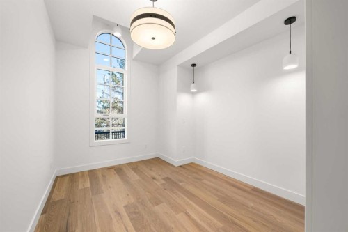 5104 21 Avenue Nw, Calgary, AB - Indoor Photo Showing Other Room