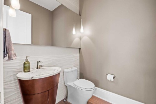 11 Mckendrick Point, Rural Rocky View County, AB - Indoor Photo Showing Bathroom
