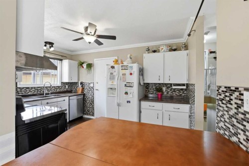 5218 Silverthorn Road, Olds, AB - Indoor Photo Showing Kitchen