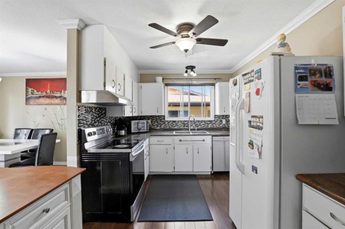 5218 Silverthorn Road, Olds, AB - Indoor Photo Showing Kitchen