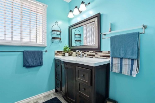 5218 Silverthorn Road, Olds, AB - Indoor Photo Showing Bathroom