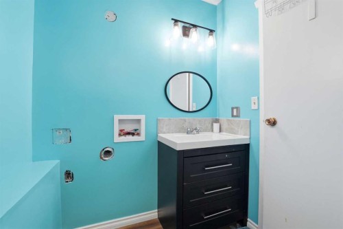 5218 Silverthorn Road, Olds, AB - Indoor Photo Showing Bathroom