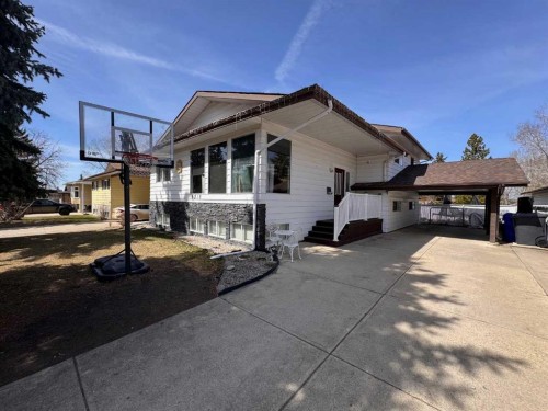 5218 Silverthorn Road, Olds, AB - Outdoor