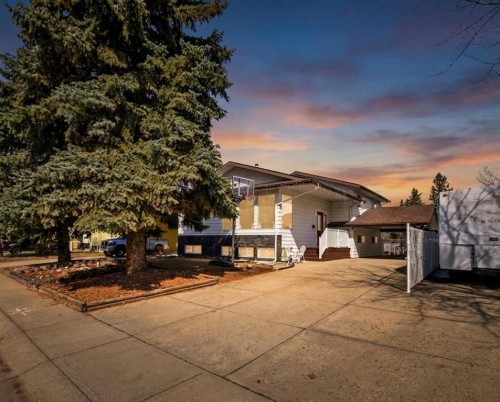 5218 Silverthorn Road, Olds, AB - Outdoor