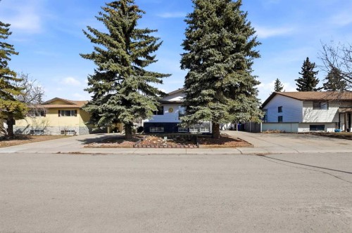 5218 Silverthorn Road, Olds, AB - Outdoor With Facade