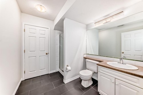 155 Prominence Heights Sw, Calgary, AB - Indoor Photo Showing Bathroom