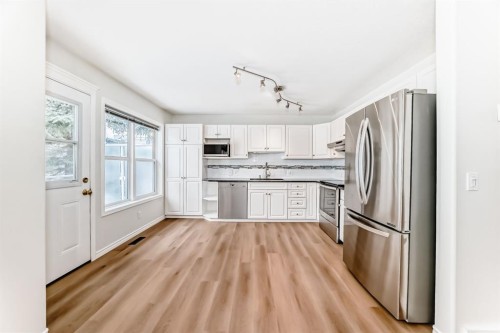 155 Prominence Heights Sw, Calgary, AB - Indoor Photo Showing Kitchen
