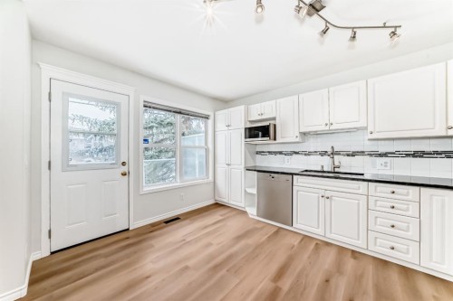 155 Prominence Heights Sw, Calgary, AB - Indoor Photo Showing Kitchen