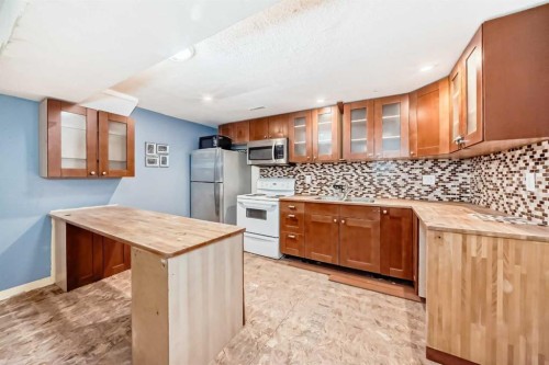 47 Templemont Drive Ne, Calgary, AB - Indoor Photo Showing Kitchen