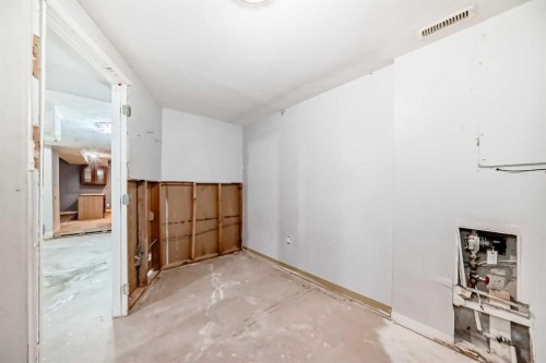 47 Templemont Drive Ne, Calgary, AB - Indoor Photo Showing Other Room