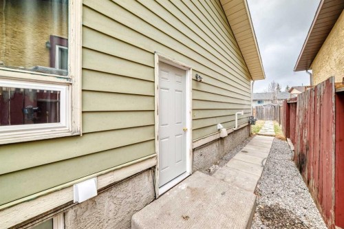 47 Templemont Drive Ne, Calgary, AB - Outdoor With Exterior