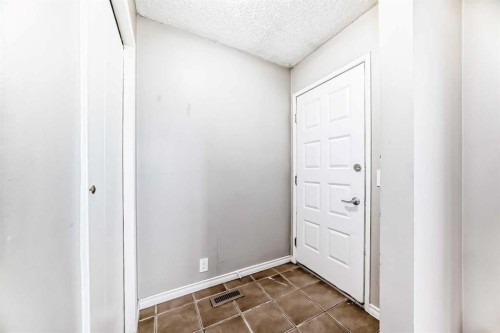 47 Templemont Drive Ne, Calgary, AB - Indoor Photo Showing Other Room