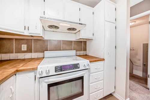 47 Templemont Drive Ne, Calgary, AB - Indoor Photo Showing Kitchen