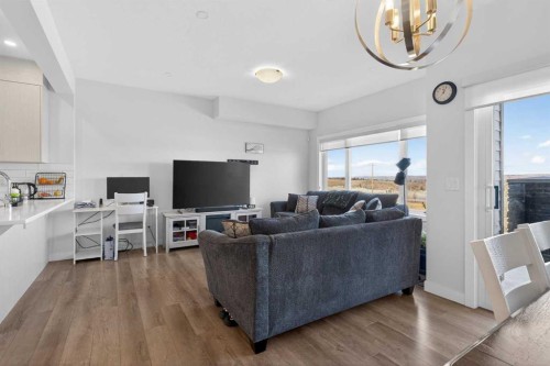 116 Crestridge Common Sw, Calgary, AB - Indoor Photo Showing Living Room
