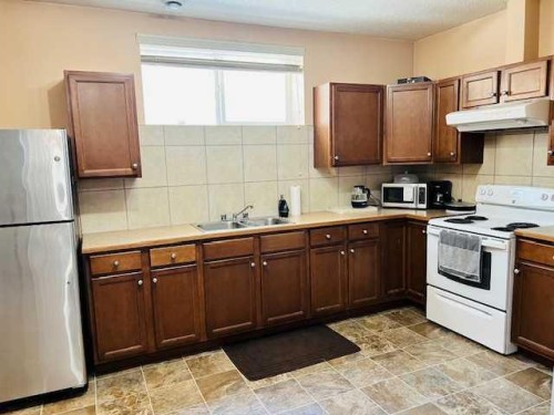 125 Saddlebrook Circle Ne, Calgary, AB - Indoor Photo Showing Kitchen With Double Sink