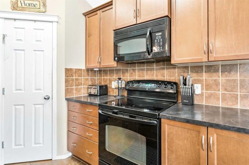 18 Copperstone Link Se, Calgary, AB - Indoor Photo Showing Kitchen