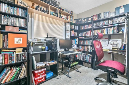 18 Copperstone Link Se, Calgary, AB - Indoor Photo Showing Office