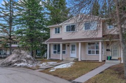 174 Woodmont Terrace SW Calgary, AB T2W 4Z4
