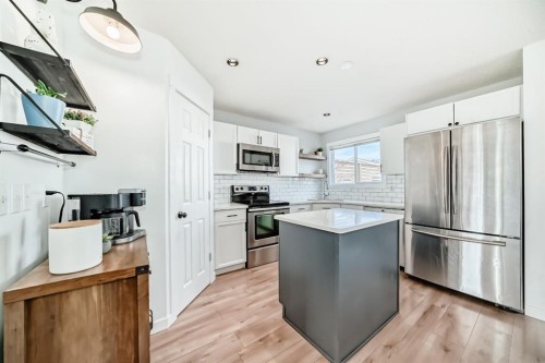 93 Evansford Circle Nw, Calgary, AB - Indoor Photo Showing Kitchen With Stainless Steel Kitchen With Upgraded Kitchen