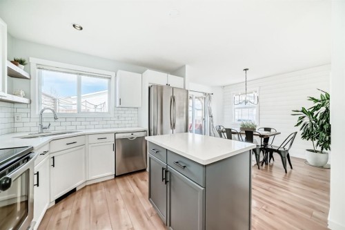 93 Evansford Circle Nw, Calgary, AB - Indoor Photo Showing Kitchen With Stainless Steel Kitchen With Upgraded Kitchen