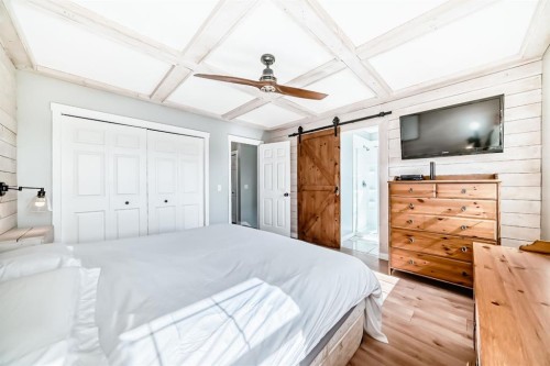 93 Evansford Circle Nw, Calgary, AB - Indoor Photo Showing Bedroom