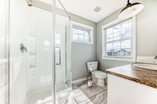 93 Evansford Circle Nw, Calgary, AB - Indoor Photo Showing Bathroom