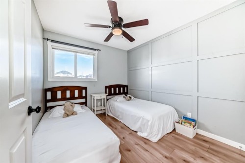 93 Evansford Circle Nw, Calgary, AB - Indoor Photo Showing Bedroom