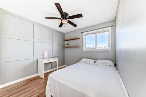 93 Evansford Circle Nw, Calgary, AB - Indoor Photo Showing Bedroom